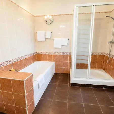 Domaine De Charme Sur Privé Hébergement de vacances Dirac